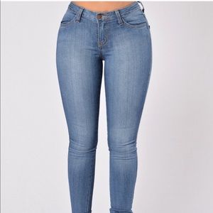 Mid rise FashionNova Jeans